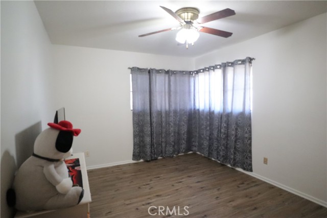 1004 Paloma Street, Bakersfield CA: https://media.crmls.org/medias/60c7f9c0-f2dd-4184-a6d8-42dca7d50cbe.jpg