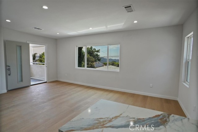 Detail Gallery Image 4 of 13 For 10324 Silverton Ave, Tujunga,  CA 91042 - 2 Beds | 1 Baths