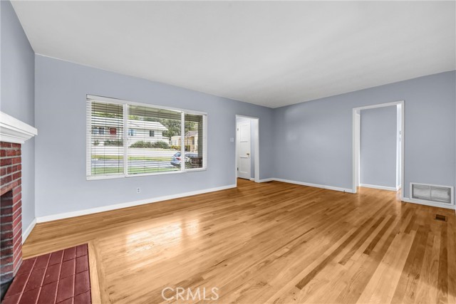 Detail Gallery Image 6 of 25 For 3338 Paraiso Way, La Crescenta,  CA 91214 - 3 Beds | 1 Baths