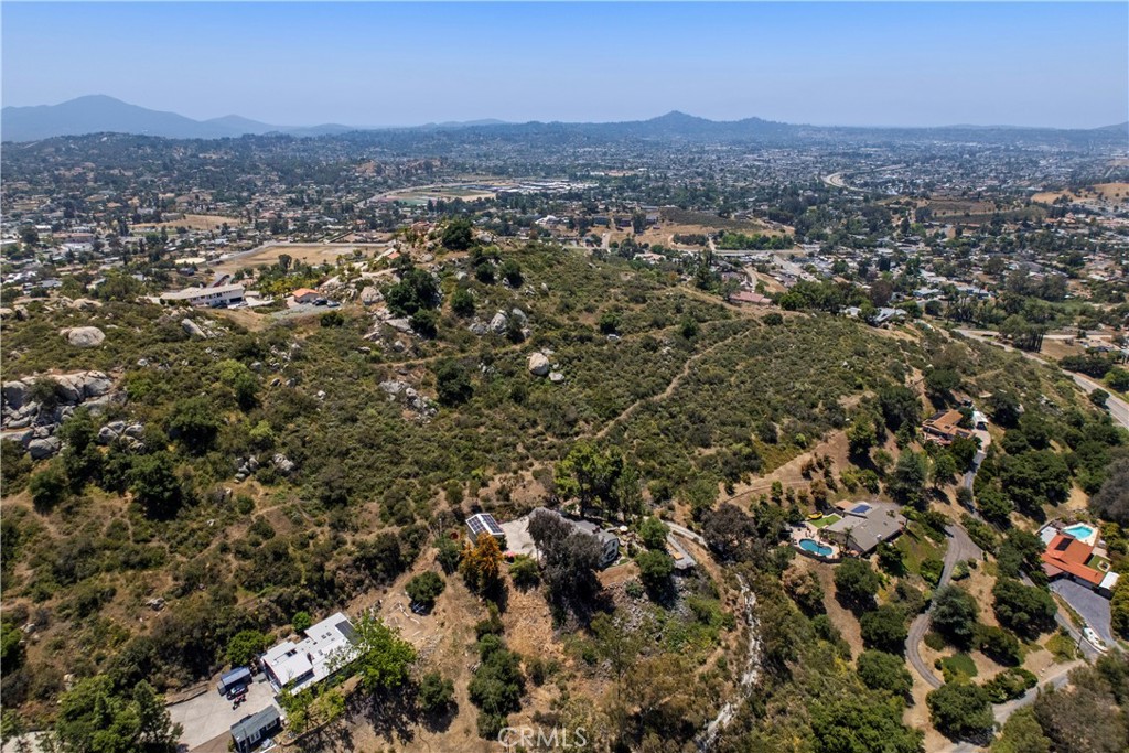 https://media.crmls.org/medias/60c9daaf-f96c-4eeb-8ab0-8609fb8f67f5.jpg?preset=X-Large