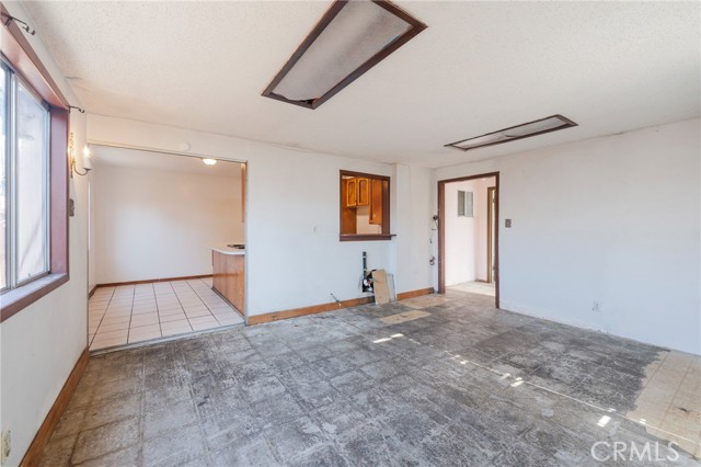 22428 Neptune Avenue, Carson CA: https://media.crmls.org/medias/60ca2d37-3684-42d6-868a-035b4c0595ba.jpg