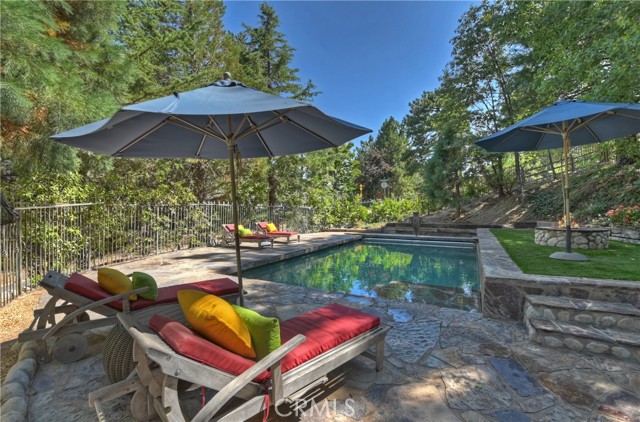 Detail Gallery Image 12 of 58 For 303 N Fairway Dr, Lake Arrowhead,  CA 92352 - 4 Beds | 2/1 Baths