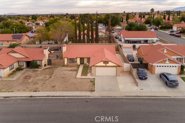 Detail Gallery Image 4 of 23 For 37012 Calle Bonita, Palmdale,  CA 93550 - 4 Beds | 2 Baths