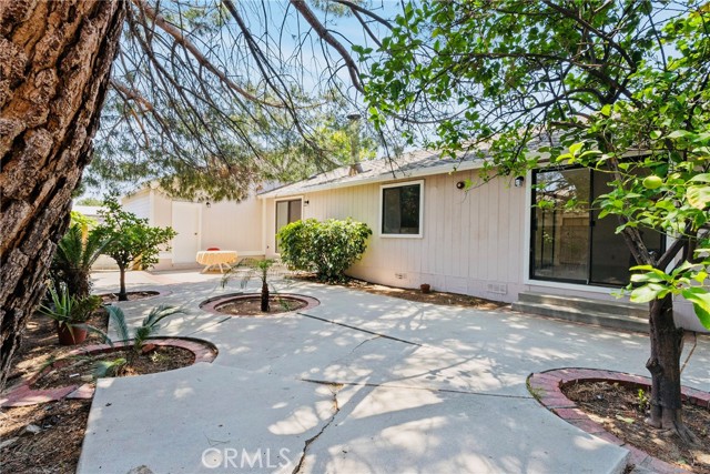 13691 Gavina Avenue, Sylmar CA: https://media.crmls.org/medias/60cc657f-8eb2-4151-85b9-48c906cc8336.jpg