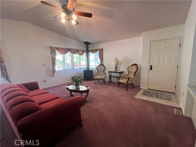 39737 Road 274, Bass Lake CA: https://media.crmls.org/medias/60cd5d57-8690-49b1-925f-f3a0674b1eec.jpg