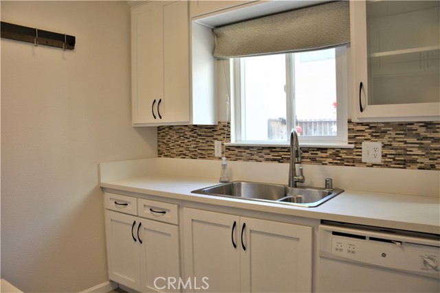 Detail Gallery Image 6 of 22 For 322 19th St #C,  Huntington Beach,  CA 92648 - 2 Beds | 1 Baths