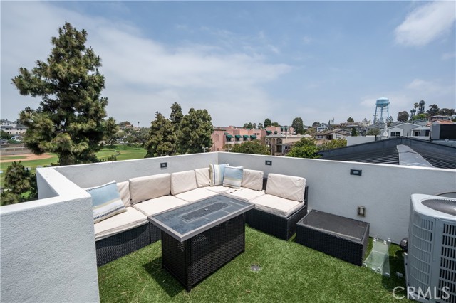 339 Penn Street, El Segundo CA: https://media.crmls.org/medias/60d102f5-36cd-4ca5-84b6-ea7f528b12eb.jpg