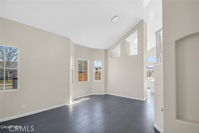 Detail Gallery Image 10 of 44 For 5768 Monaco, Palmdale,  CA 93552 - 4 Beds | 2/1 Baths
