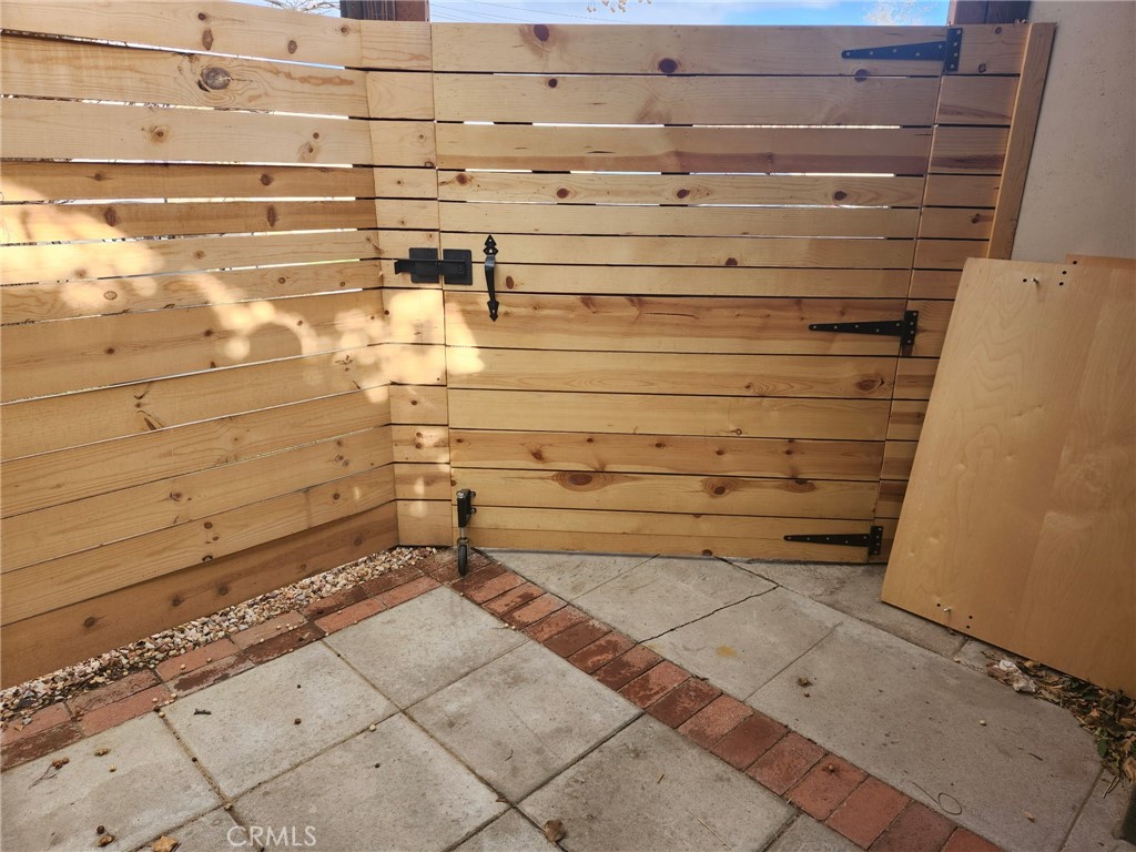 https://media.crmls.org/medias/60d20cef-5f28-42f5-bf22-1bbcde084f4f.jpg?preset=X-Large
