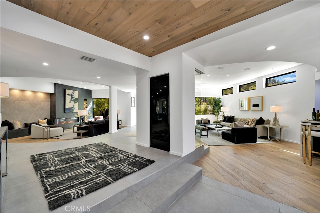 10. 2743 Laurel Canyon Boulevard Los Angeles, CA 90046