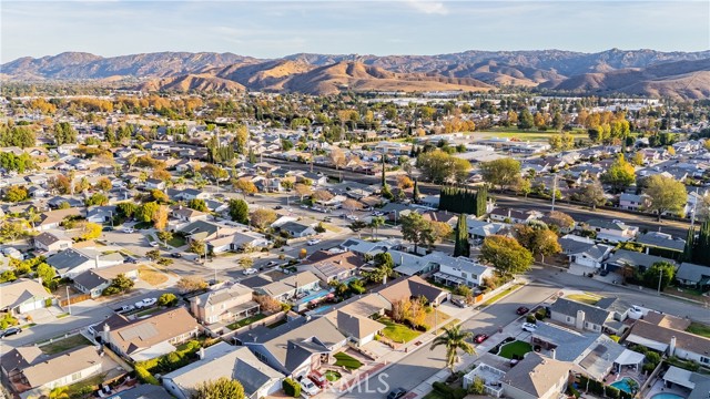 Detail Gallery Image 2 of 26 For 2436 Castlemont Ct, Simi Valley,  CA 93063 - 3 Beds | 2 Baths