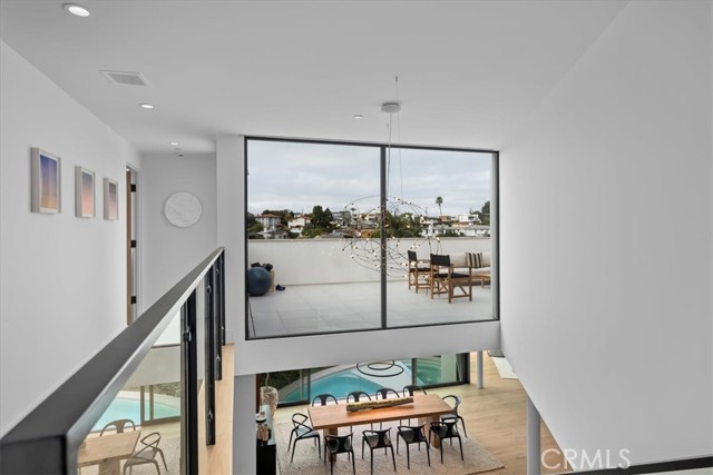 Detail Gallery Image 29 of 32 For 2481 Valley Dr, Hermosa Beach,  CA 90254 - 5 Beds | 5/1 Baths