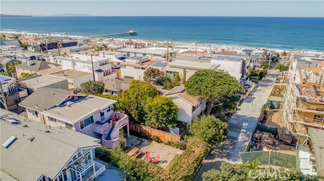 404 17th Street, Manhattan Beach, California 90266, 3 Bedrooms Bedrooms, ,2 BathroomsBathrooms,Residential,Sold,17th,SB21090546