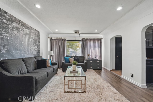9489 Muroc Street, Bellflower CA: https://media.crmls.org/medias/60d3b9f3-5fbd-457d-998a-e2a9dee920c9.jpg