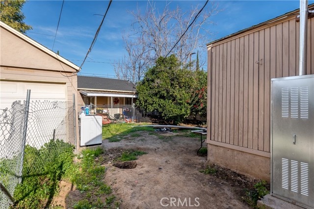 Detail Gallery Image 10 of 22 For 3367 Holding, Riverside,  CA 92501 - 2 Beds | 2 Baths