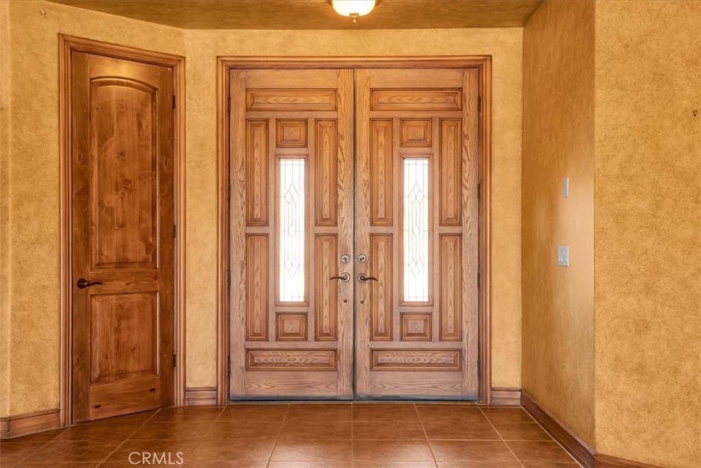 https://media.crmls.org/medias/60d42adf-b886-4c87-bdaf-b66aec327180.jpg?preset=X-Large