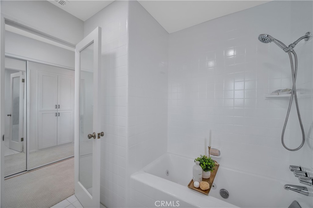 https://media.crmls.org/medias/60d44dcd-9003-4d7b-a199-76055e0ded70.jpg?preset=X-Large