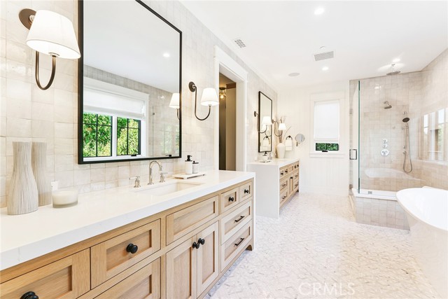 2001 Port Ramsgate Place, Newport Beach CA: https://media.crmls.org/medias/60d4ebd6-b80b-4589-a579-659d85256f88.jpg