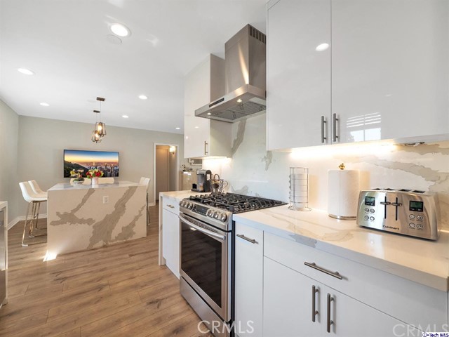 3825 Los Amigos Street, La Crescenta CA: https://media.crmls.org/medias/60d50141-2a83-4faa-bdb9-c406019d6cb7.jpg