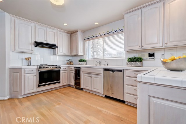 501 5th Street, Manhattan Beach, California 90266, 4 Bedrooms Bedrooms, ,5 BathroomsBathrooms,Residential,Sold,5th,SB22010199