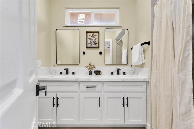 15130 Flathead Road, Apple Valley CA: https://media.crmls.org/medias/60d5fffb-bc45-44f5-82aa-90349d50c474.jpg