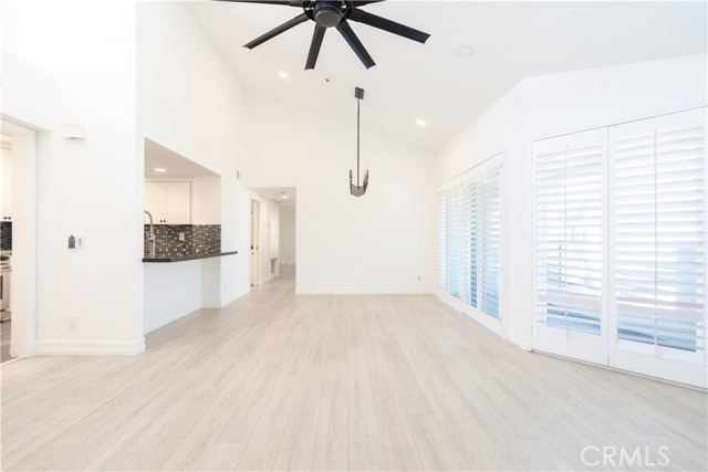 Detail Gallery Image 13 of 42 For 240 Nice #302,  Newport Beach,  CA 92663 - 2 Beds | 1/1 Baths