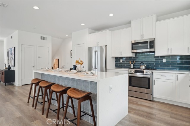 Detail Gallery Image 6 of 34 For 23228 Marigold Ave, Torrance,  CA 90502 - 4 Beds | 3/1 Baths