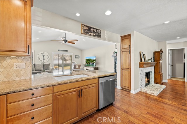 28631 Winterdale Drive, Canyon Country CA: https://media.crmls.org/medias/60d6b73e-c295-49ad-9468-2c17d80c4f0f.jpg