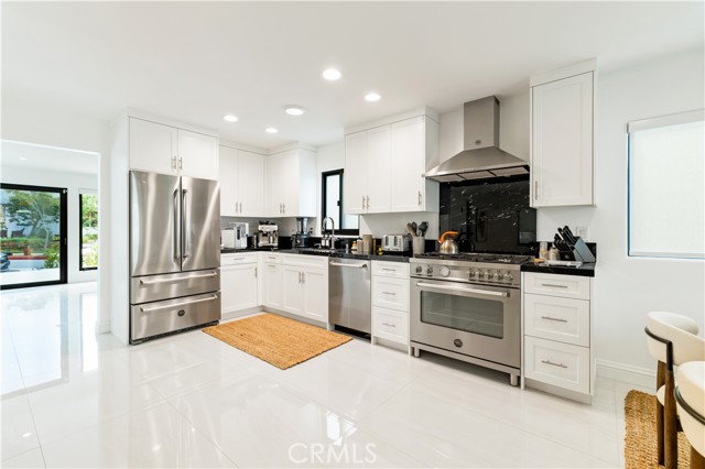 Detail Gallery Image 5 of 45 For 707 Begonia Ave, Corona Del Mar,  CA 92625 - 5 Beds | 5/1 Baths