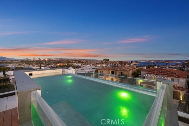 Detail Gallery Image 37 of 59 For 302 Kings Rd, Newport Beach,  CA 92663 - 6 Beds | 8/1 Baths