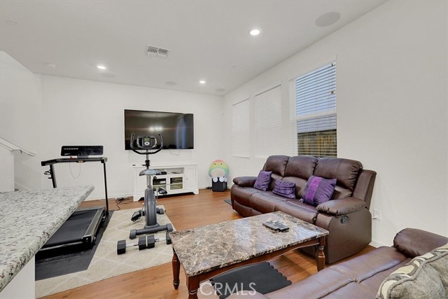 Detail Gallery Image 8 of 31 For 9925 Del Surf Ln, Elk Grove,  CA 95757 - 3 Beds | 3 Baths