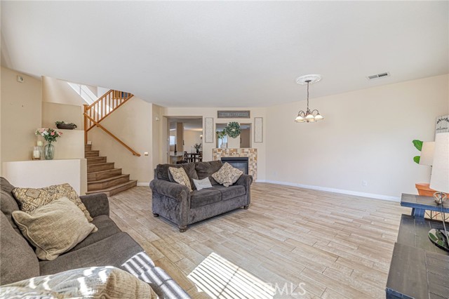 4302 Olivera Place, Lancaster CA: https://media.crmls.org/medias/60d9dce9-e85e-4fc9-8af9-dcd48902f2d2.jpg