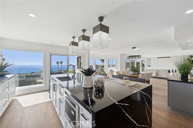 Detail Gallery Image 11 of 53 For 723 Balboa Ave, Laguna Beach,  CA 92651 - 4 Beds | 4/1 Baths