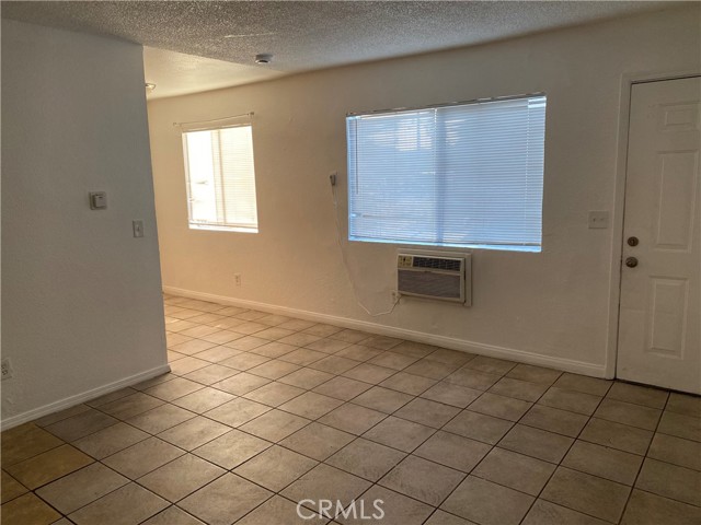 Detail Gallery Image 2 of 9 For 170 Olive, San Bernardino,  CA 92408 - 2 Beds | 1 Baths