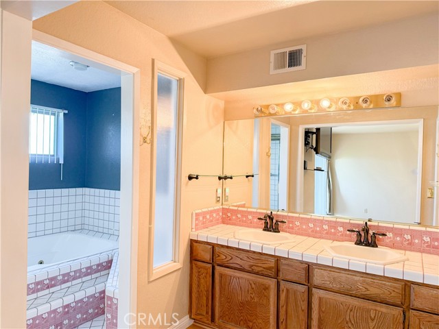 Detail Gallery Image 4 of 17 For 14500 Las Palmas Dr #42,  Bakersfield,  CA 93306 - 3 Beds | 2/1 Baths