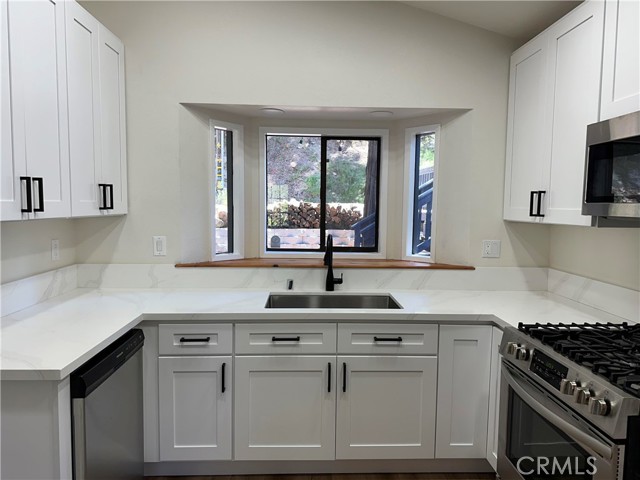 Detail Gallery Image 8 of 27 For 25094 Valle Dr, Crestline,  CA 92325 - 2 Beds | 1 Baths