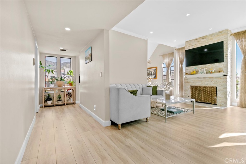 427 E Orange Grove Ave #301