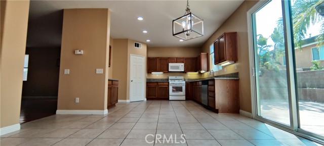 Detail Gallery Image 5 of 31 For 12325 Nicole Ct, Corona,  CA 91752 - 4 Beds | 2/1 Baths