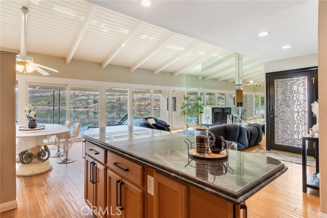 Detail Gallery Image 9 of 50 For 22196 Treasure Island, Canyon Lake,  CA 92587 - 2 Beds | 2 Baths