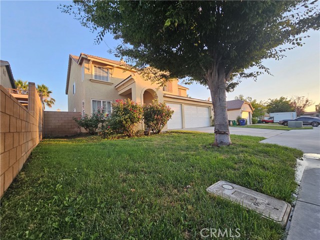 Detail Gallery Image 1 of 43 For 1720 W Imperial Ave, Lancaster,  CA 93534 - 5 Beds | 3 Baths