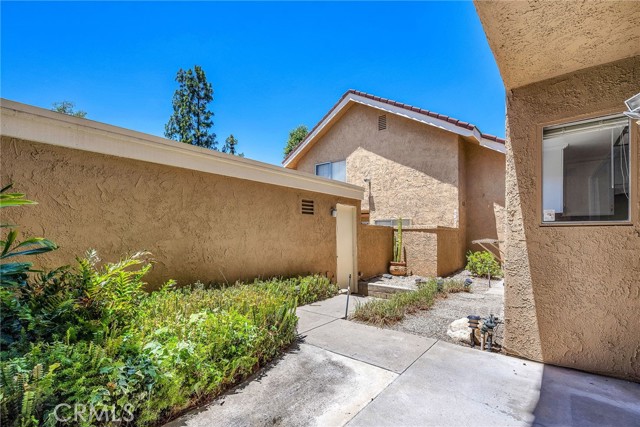 335 Sprucewood Avenue, Oak Park CA: https://media.crmls.org/medias/60ddd753-5bbb-4453-a4ff-22ca58827588.jpg
