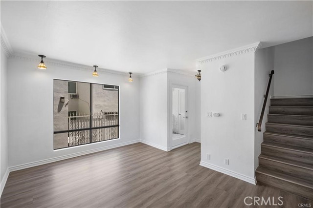 Detail Gallery Image 11 of 32 For 11954 Mayfield Ave #3,  Los Angeles,  CA 90049 - 2 Beds | 2/1 Baths