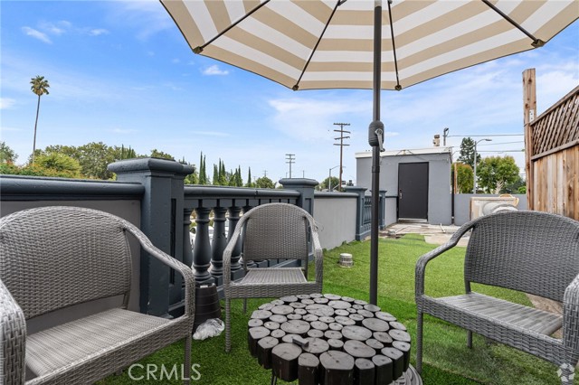 Detail Gallery Image 3 of 14 For 6000 Woodman Ave #A1,  Van Nuys,  CA 91401 - 2 Beds | 1 Baths