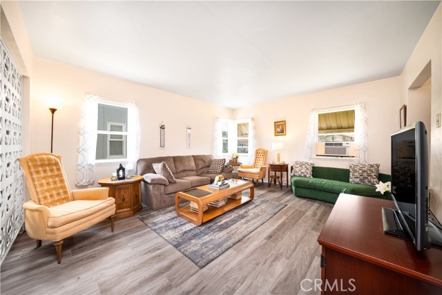 5870 Lemon Avenue, Long Beach CA: https://media.crmls.org/medias/60e1691d-4373-4eda-994b-6130d948e221.jpg