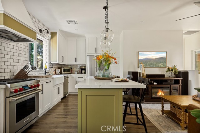 243 Manzanita Drive, Lake Arrowhead CA: https://media.crmls.org/medias/60e2300c-4ed4-4e0e-8d28-458d6dab3fec.jpg