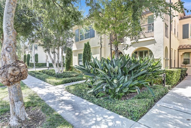 130 Rose Arch, Irvine CA: https://media.crmls.org/medias/60e27539-aacc-4164-ad12-12f69e03a3a1.jpg