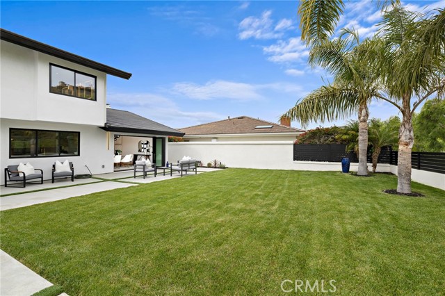 Detail Gallery Image 22 of 44 For 6 Monterey Cir, Corona Del Mar,  CA 92625 - 6 Beds | 4 Baths