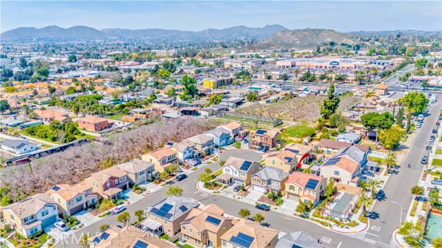 9795 Ardisia Street, Riverside CA: https://media.crmls.org/medias/60e31e3f-c71f-48fe-a559-f05ab8f0c326.jpg