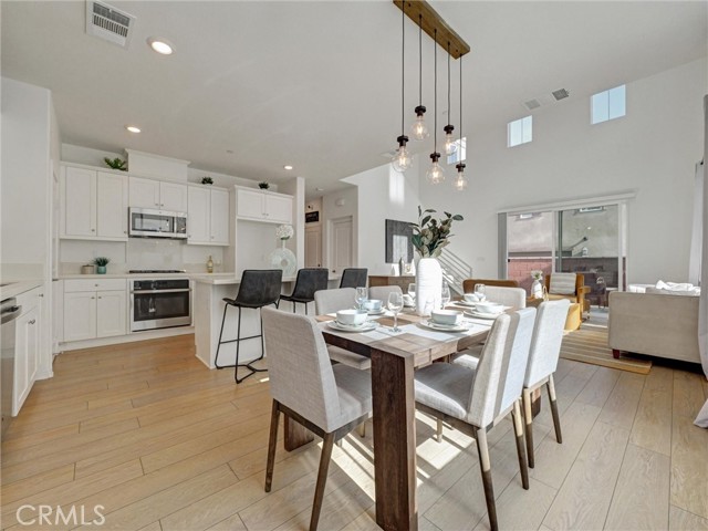 8574 Exposition Street, Chino CA: https://media.crmls.org/medias/60e4b9b9-8308-46f7-81ef-fcecc7028375.jpg