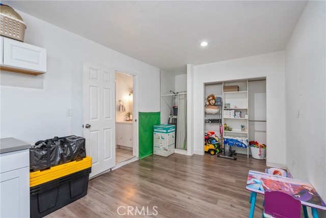 6858 John Dr, Jurupa Valley CA: https://media.crmls.org/medias/60e52c5a-3c5d-425a-90d4-b6149f12dc95.jpg